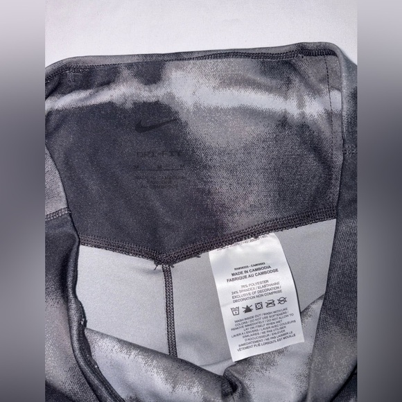 Nike Size M Black & Grey One Luxe 7 Inch Inseam Athletic Gym Bike Shorts - Picture 5 of 7